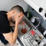 Abflussverstopfung in Bad und Küche - diese Hausmittel helfen